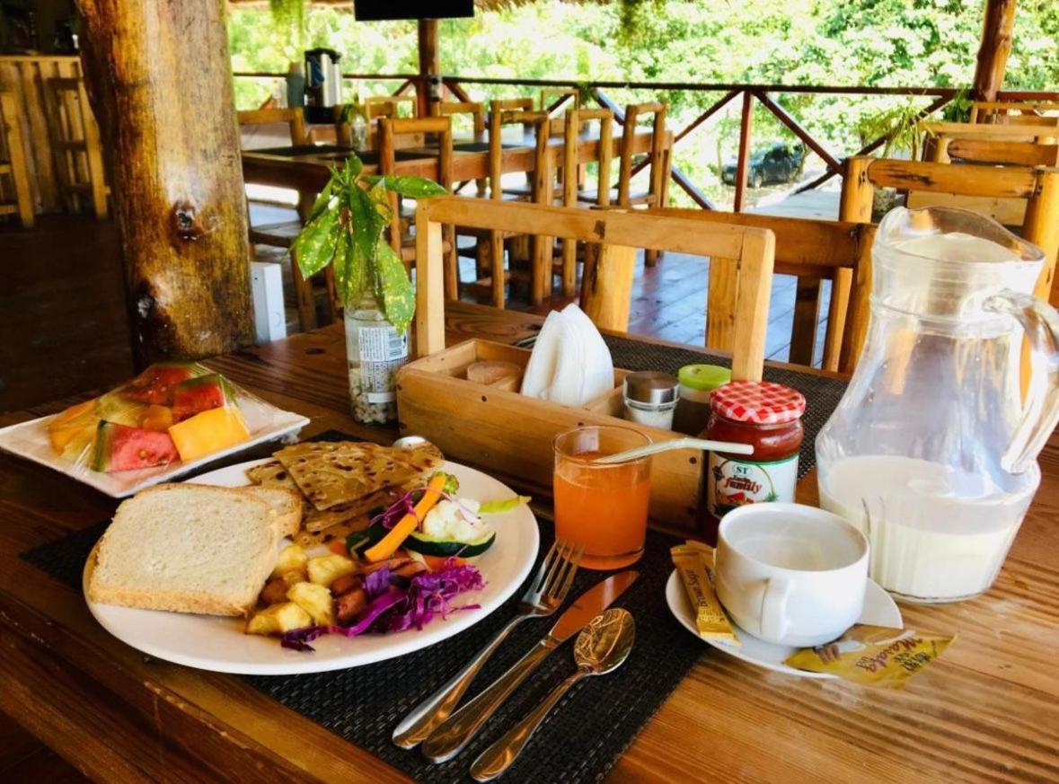 Tolo Tolo Resort Нунгви Екстериор снимка