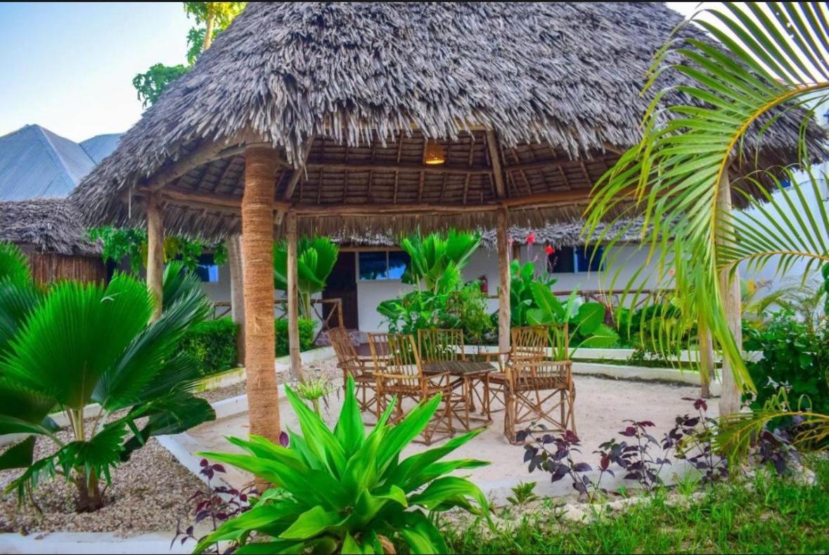 Tolo Tolo Resort Нунгви Екстериор снимка